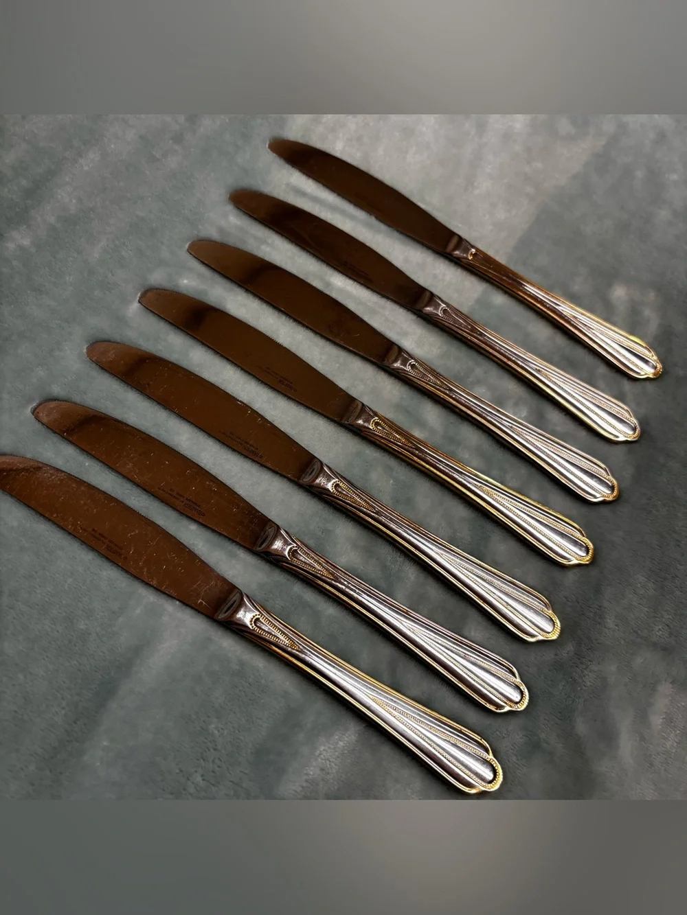 Hampton Silversmiths HSV209 Gold Accent Two Tone Stainless Knives Set of 7
